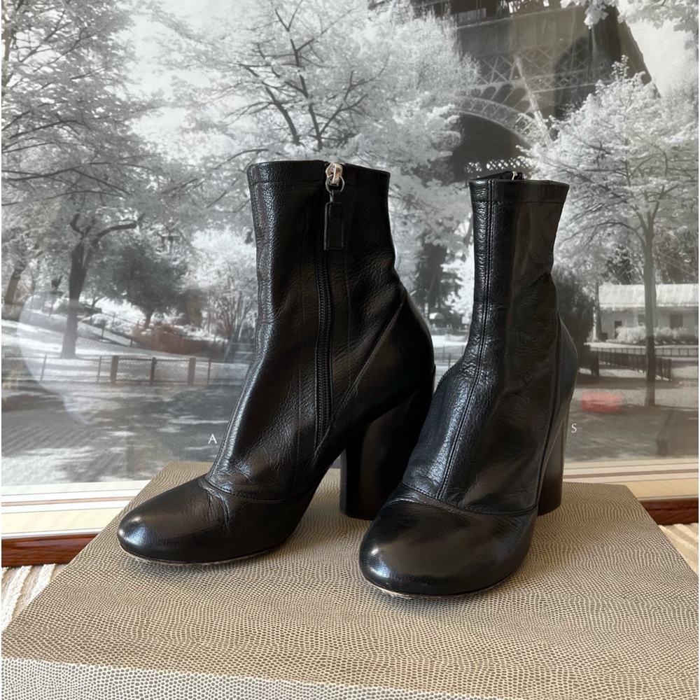 Mark by Mark Jacobs leather pump boots. Made in Italy. Size 37, USA Size 6.5